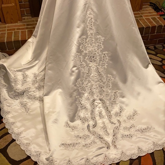 EUC sz L Vintage ivory satin wedding gown - Host Pick - Picture 6 of 13